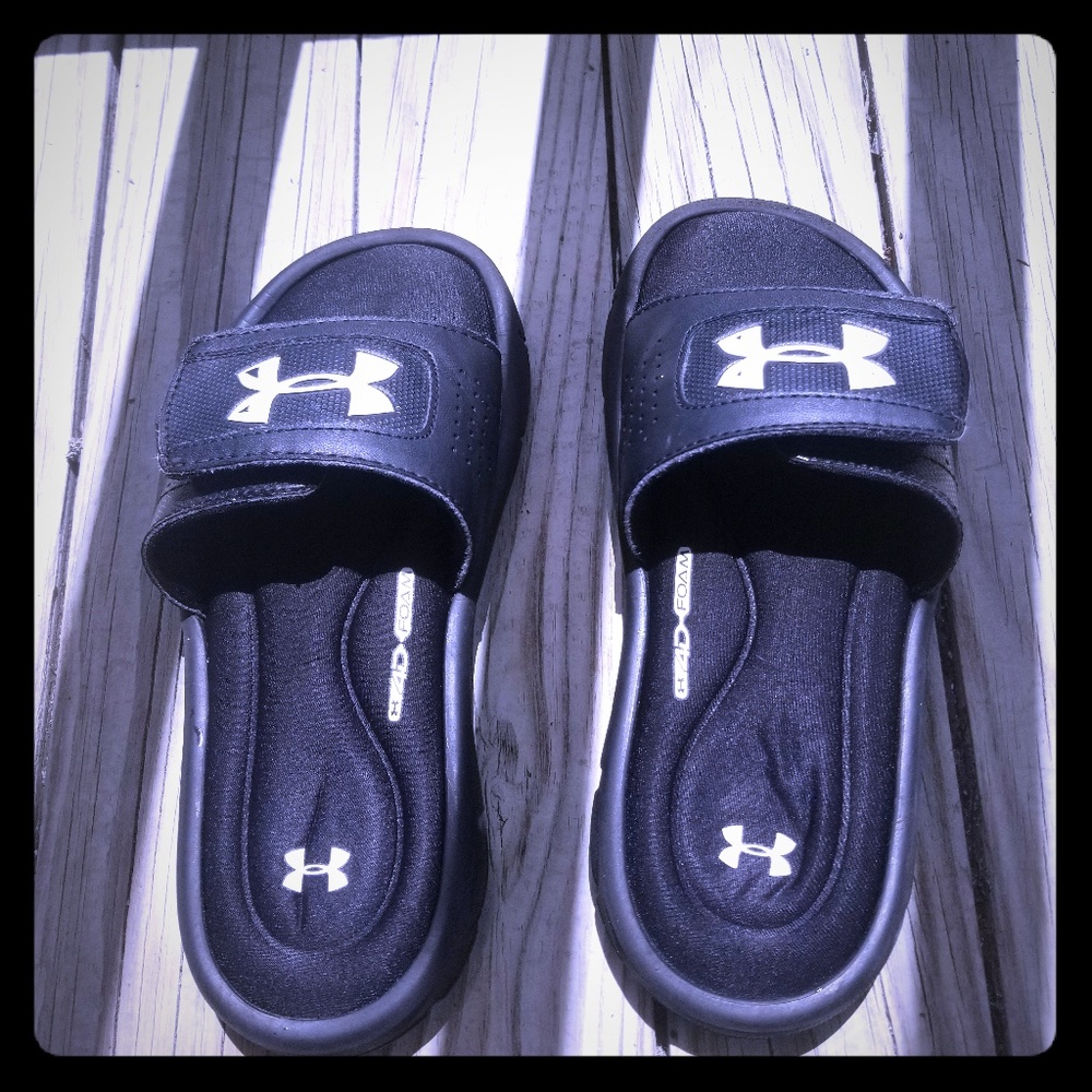 Under armour slides, size 1 youth